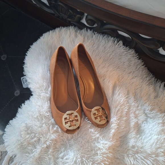 Gorgeous Tory Burch Wedge 9.5 - Picture 4 of 5